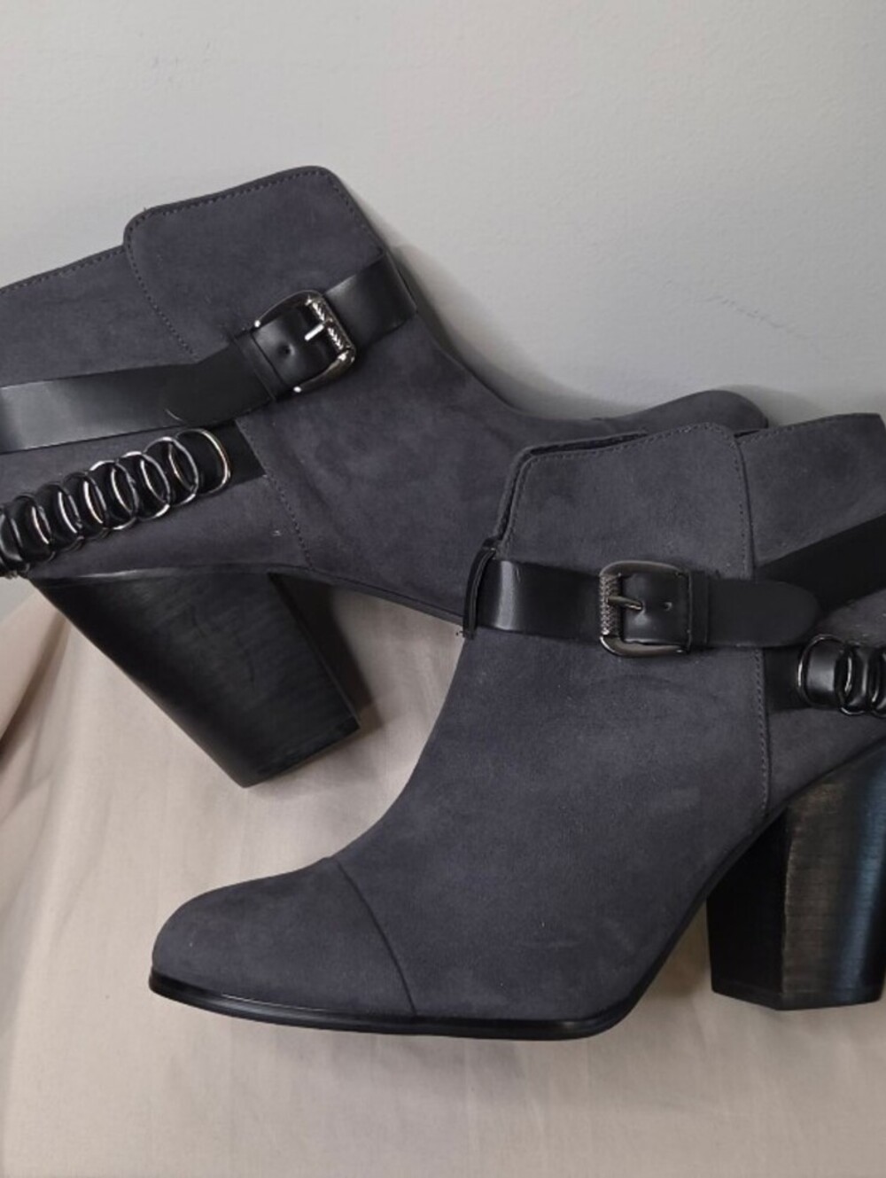 Carlos by Carlos Santana Marcomb Gray Faux Suede Ankle Boots Ring Strap Sz 9